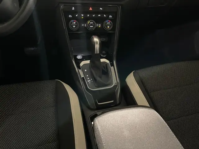 Volkswagen T-Roc view 10