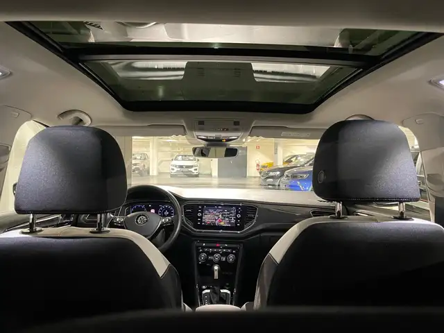 Volkswagen T-Roc view 14