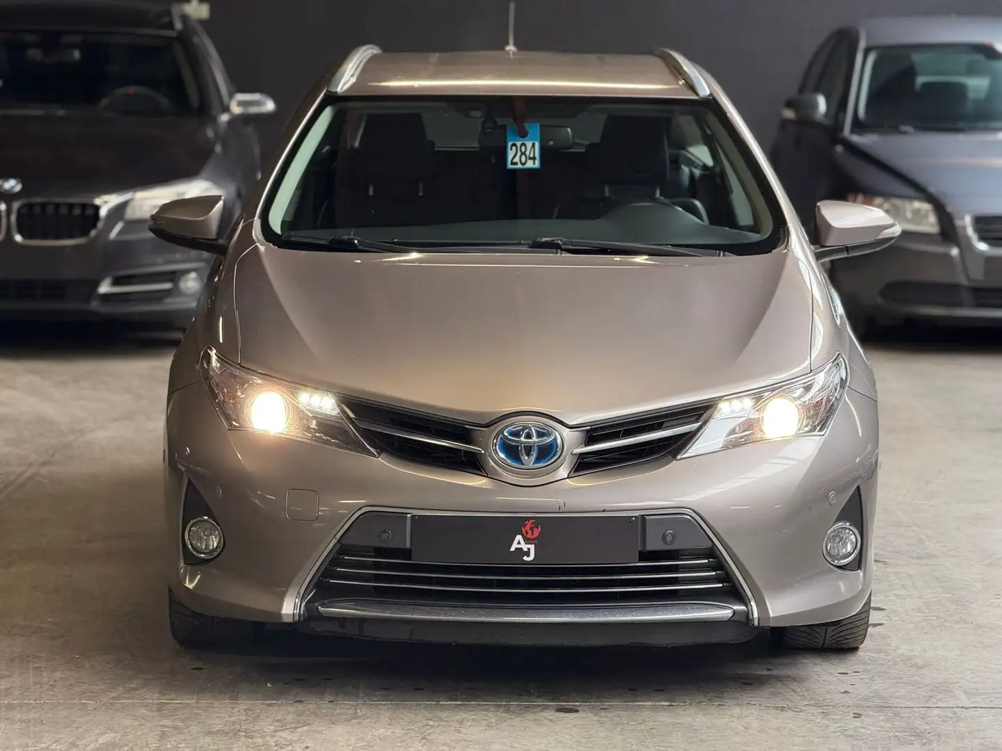 Toyota Auris 1.8 VVT-i Hybrid Touring Sports Executive Bronze - 2