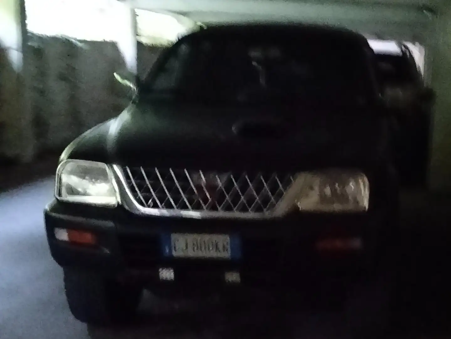 Mitsubishi L200 L200 Cab III 2001 d.cab 2.5 tdi GLS 4wd 115cv Чорний - 2