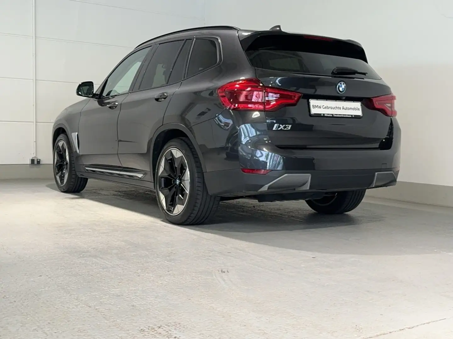 BMW iX3 sDrive75 Impressive Grau - 2