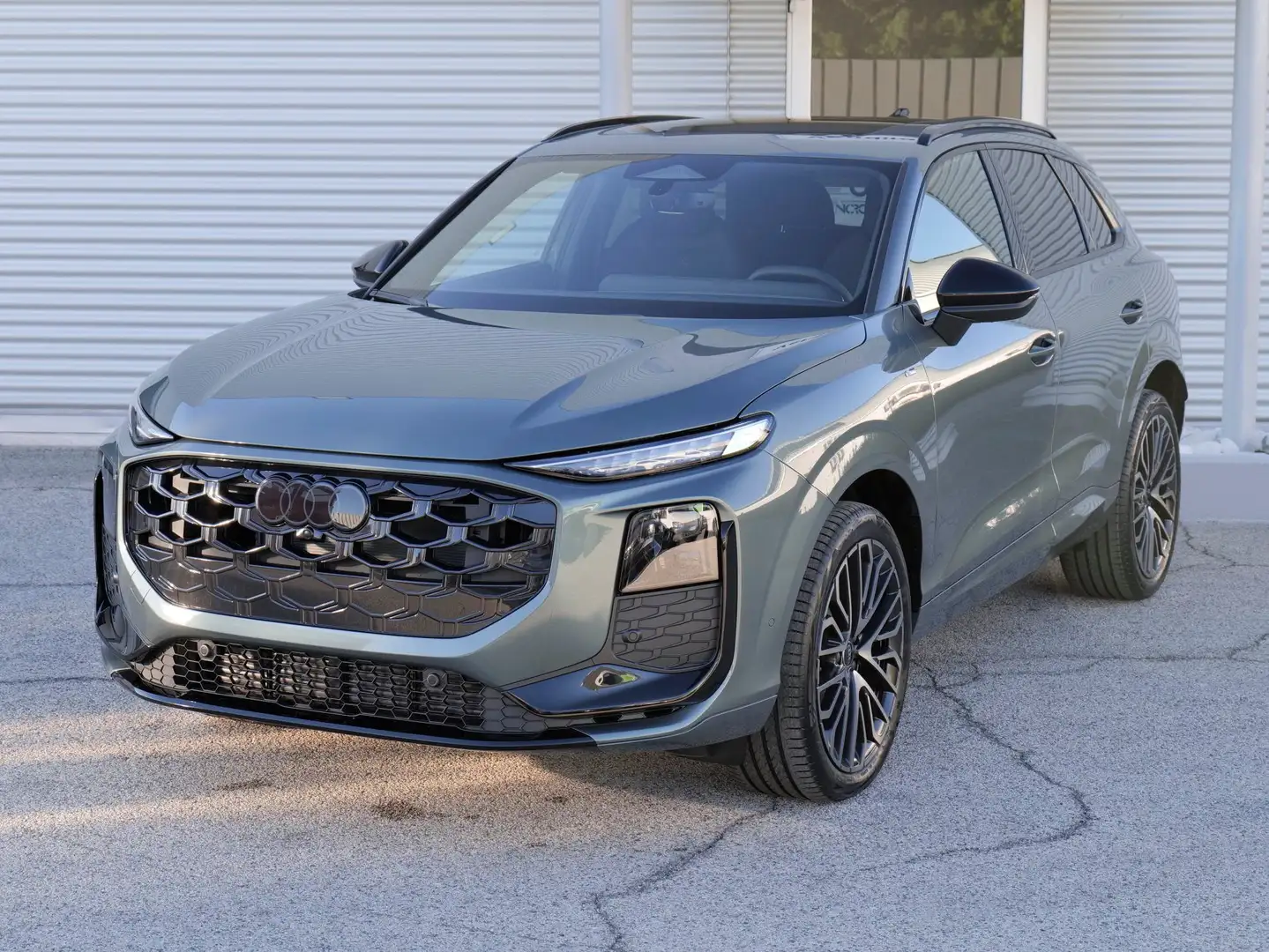 Audi Q3 NEW 2.0 Tdi 150cv S-tronic S-line edition Open Sky Verde - 1