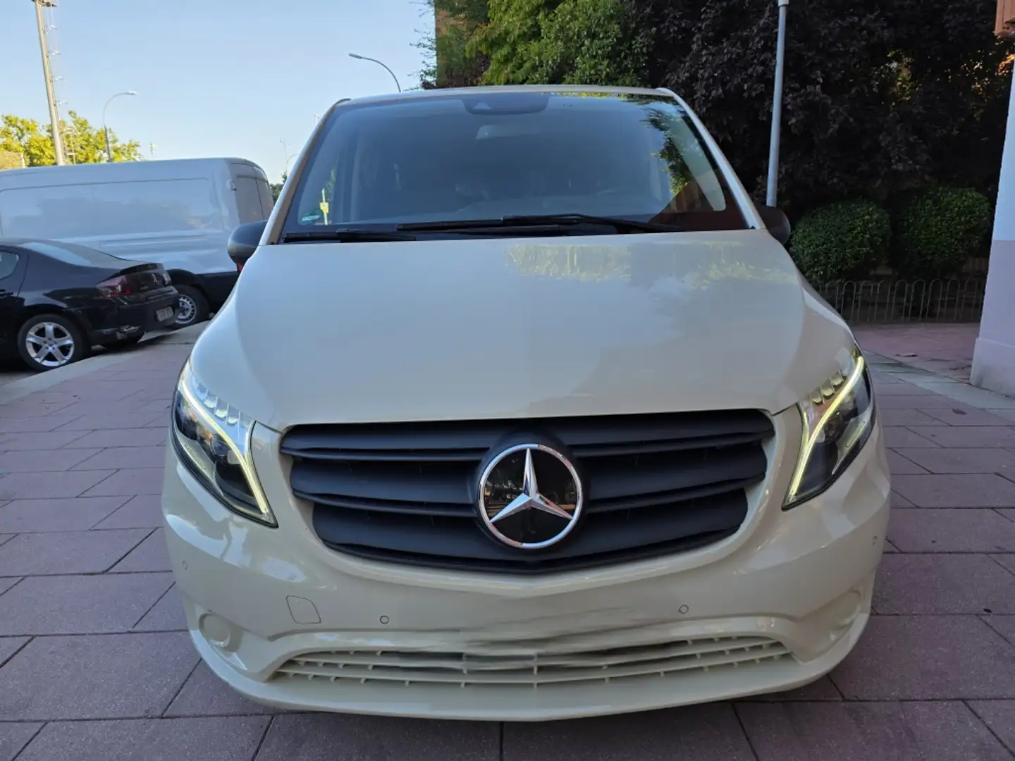 Mercedes-Benz Vito Tourer 114 CDI Pro 2020 Larga 9G-Tronic Gris - 2