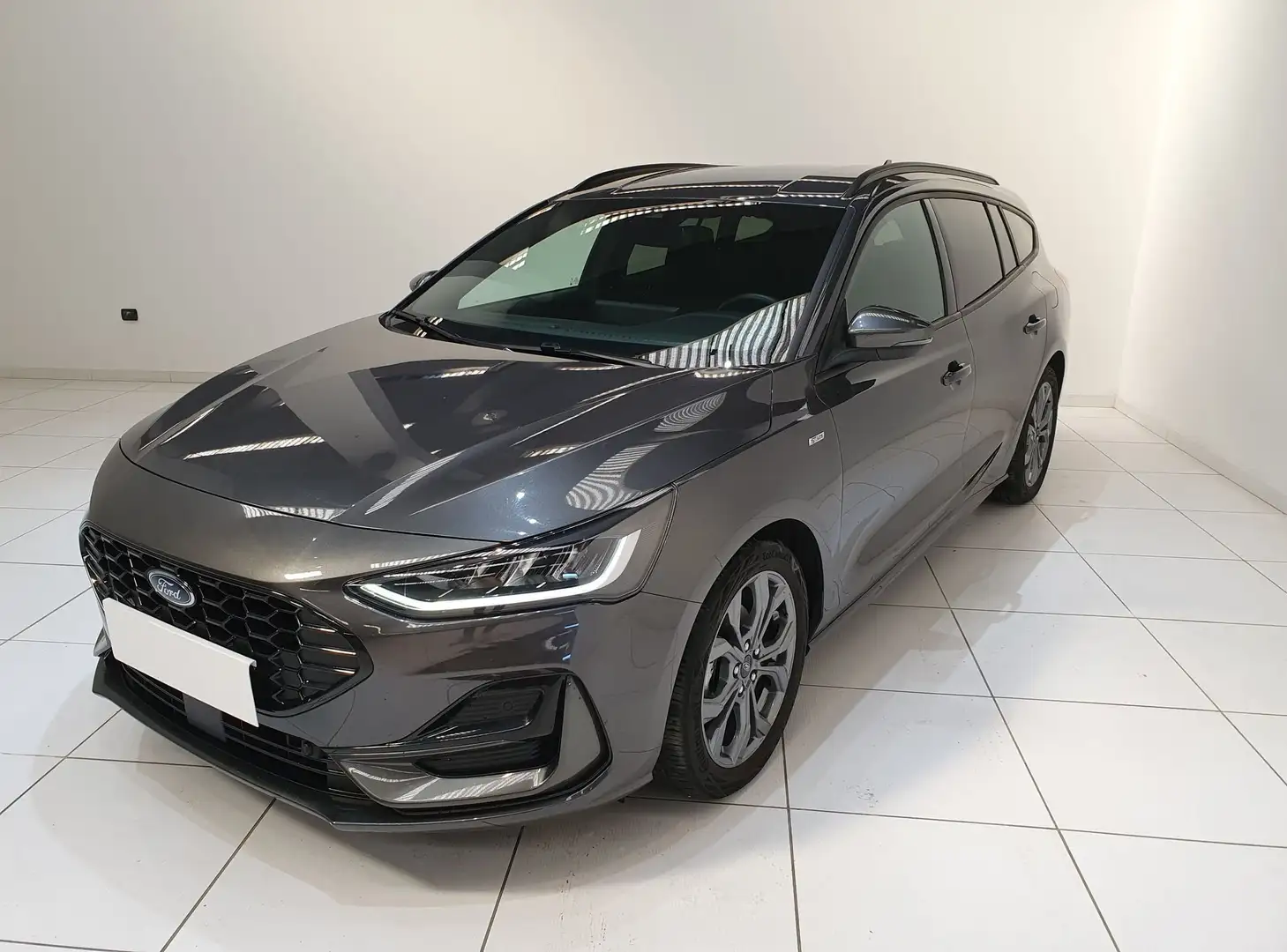 Ford Focus 1.0 EcoBoost Hybrid 125 CV Pow. SW ST Line Grau - 1