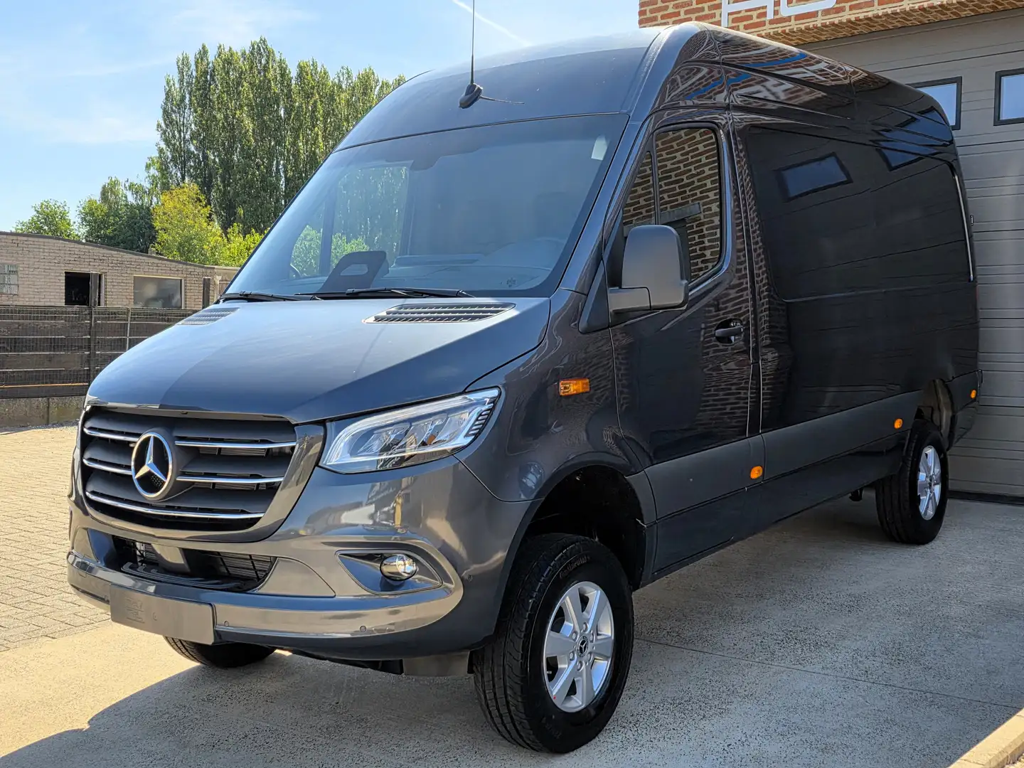 Mercedes-Benz Sprinter 319 - 59.990EX - 4x4 - L2H2 - NIEUW - 2025 - 0KM Grijs - 2