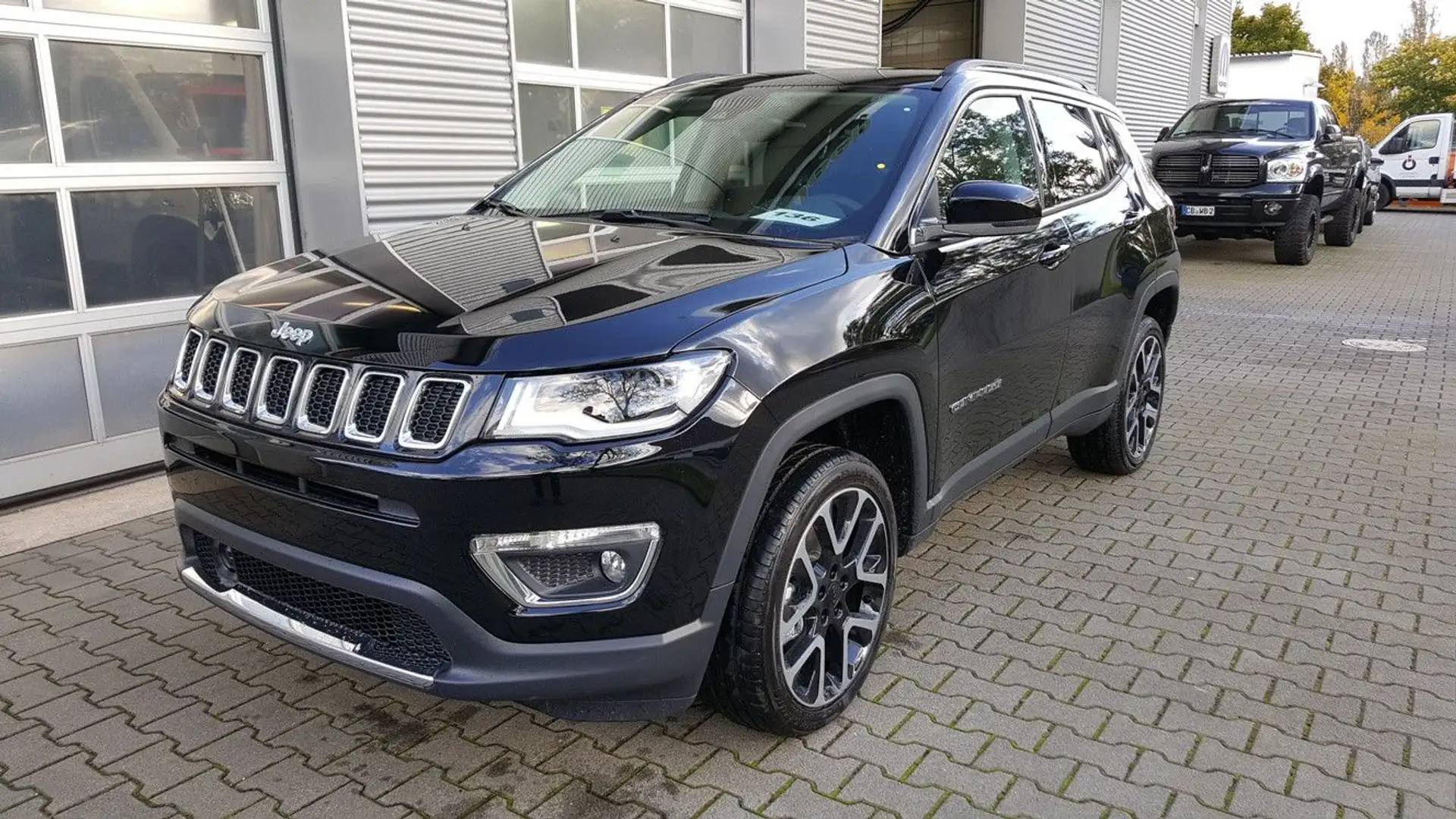 Jeep Compass Limited 4WD - Diesel - AT Schwarz - 2