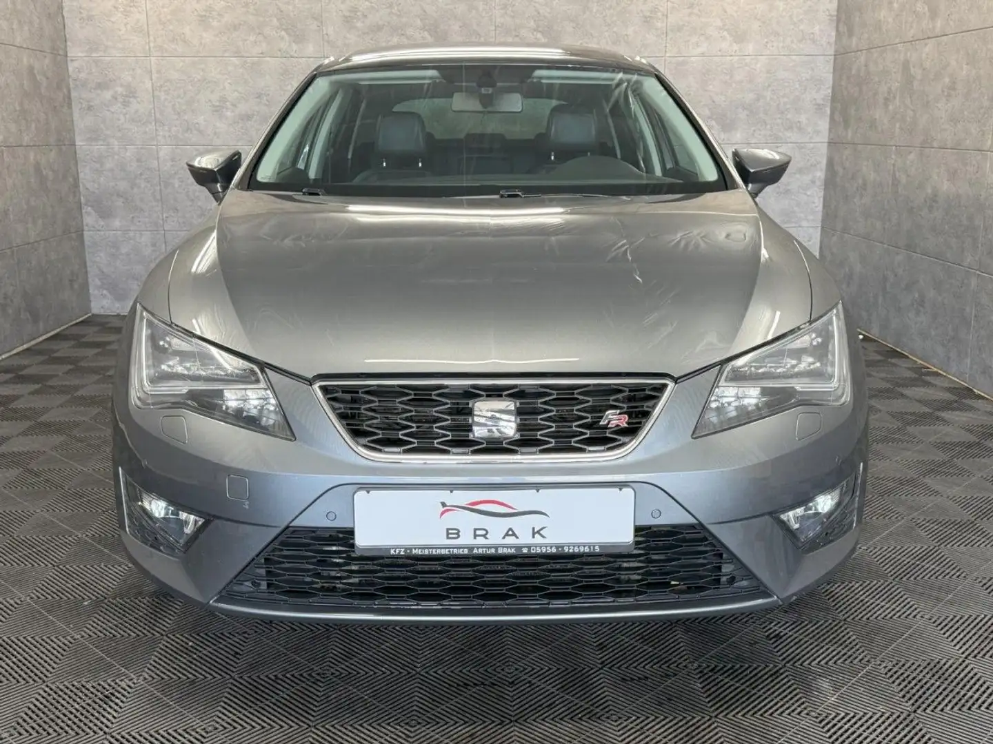SEAT Leon FR 2.0 TDI LED*PDC*TEMPO*KAMERA*SHZ*PANO* Gris - 2