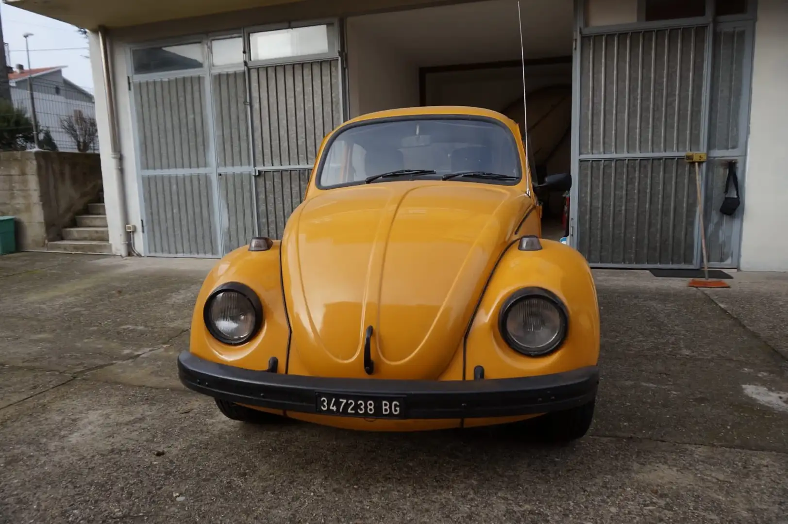 Volkswagen Maggiolino Yellow - 2