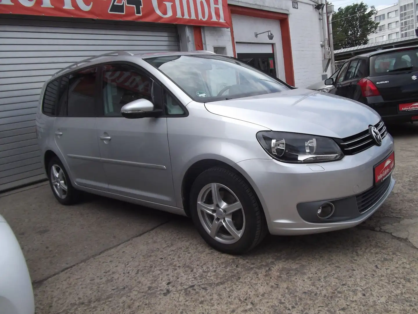 Volkswagen Touran 1,4i Highline Autom, Navigation Plateado - 2