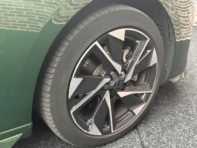 Peugeot 308 view 8