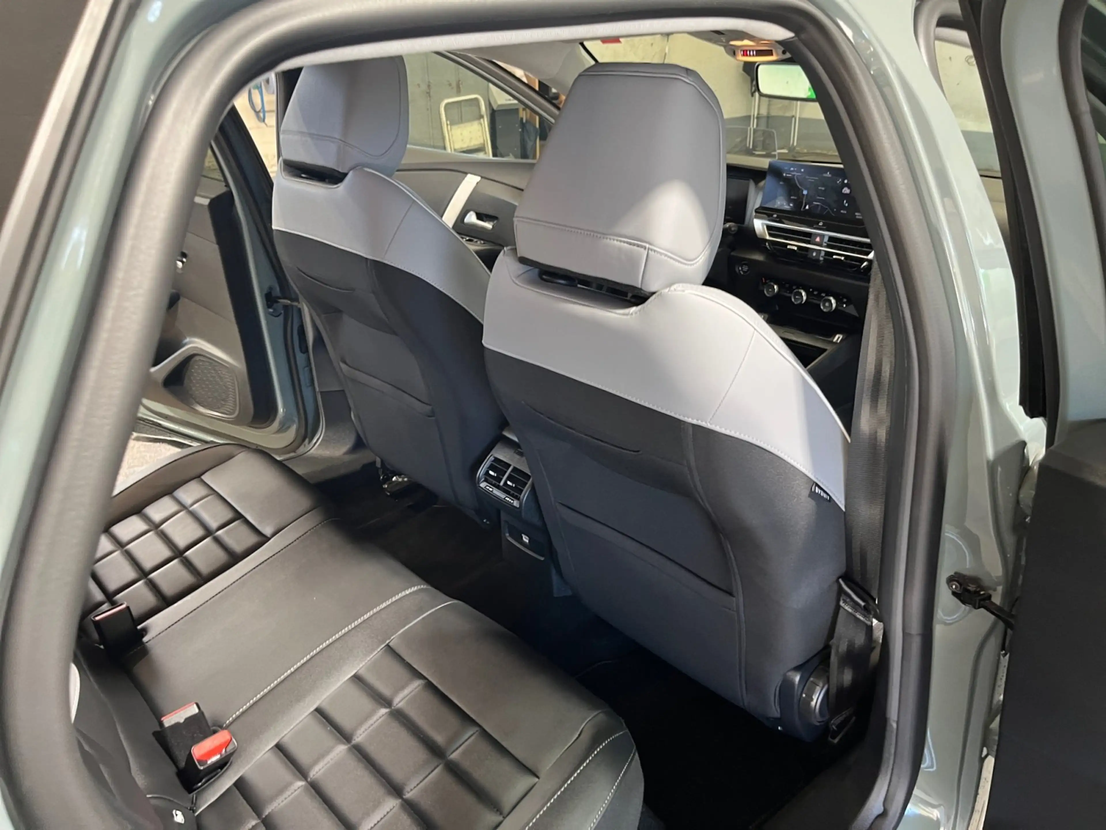 Citroen C4 1.2 PureTech 130 Max ACC LED Navi SHZ 2xKlima — photo 19