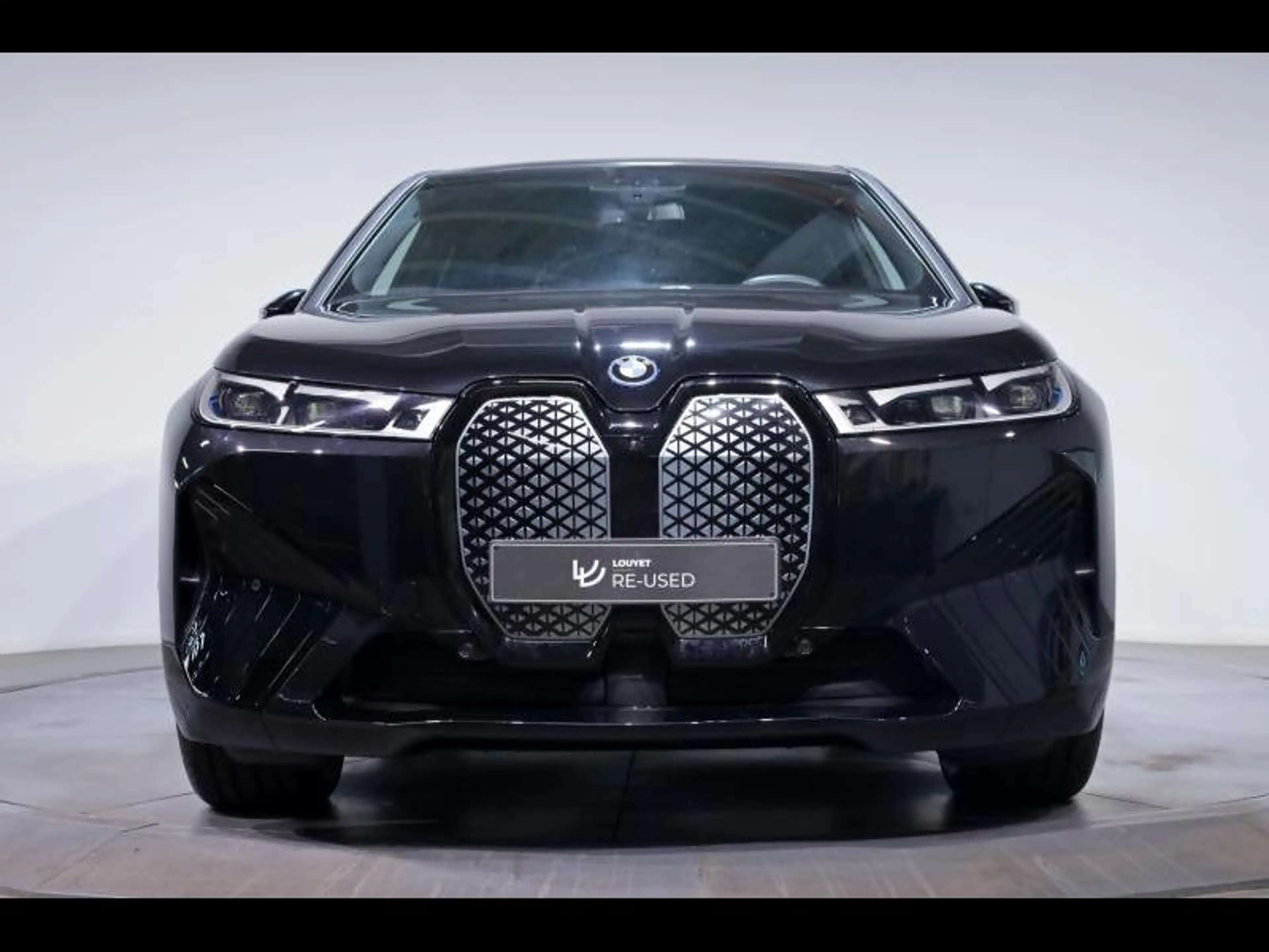 BMW iX xDrive50 Kit Sport — photo 2
