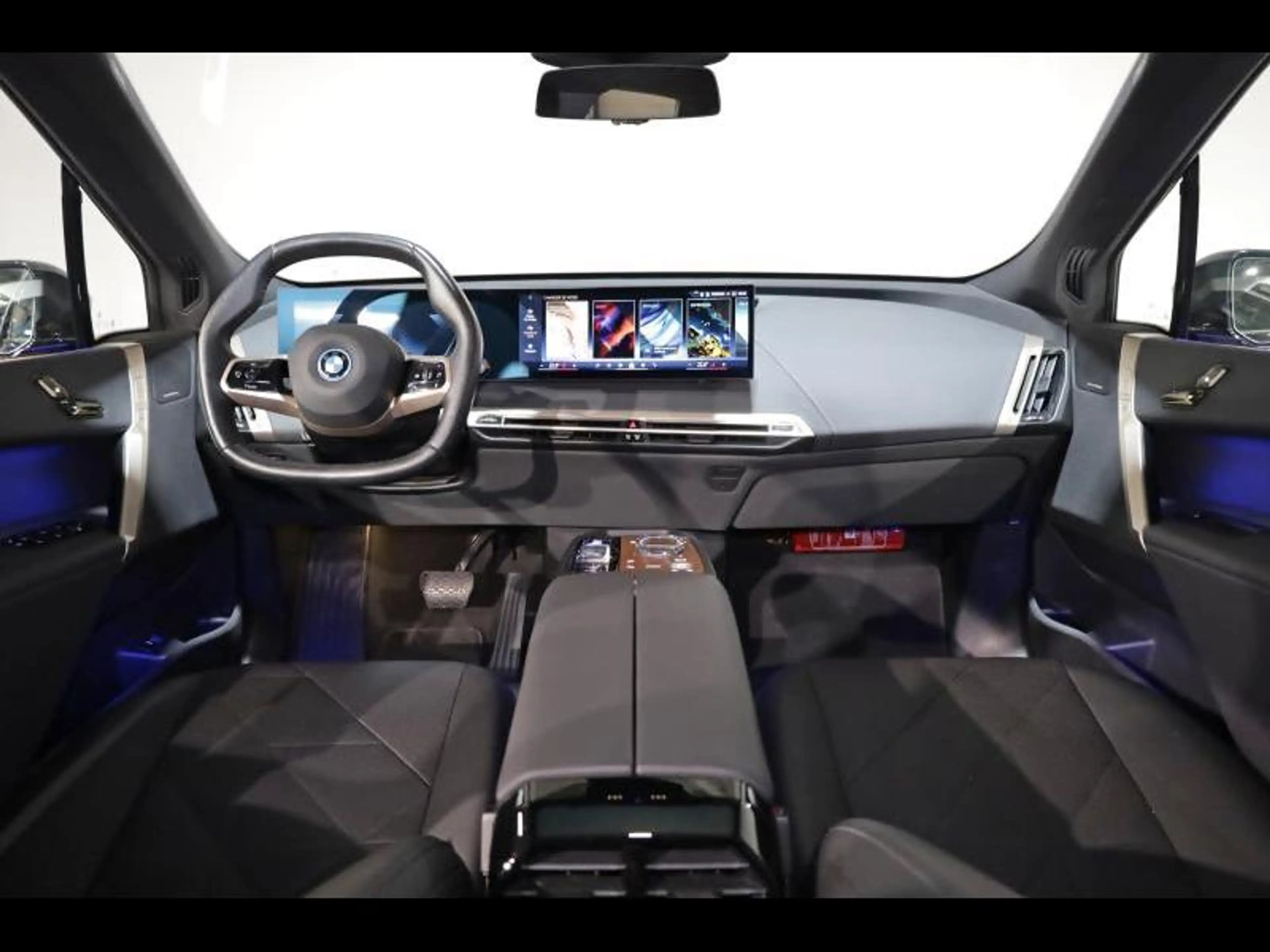 BMW iX xDrive50 Kit Sport — photo 7