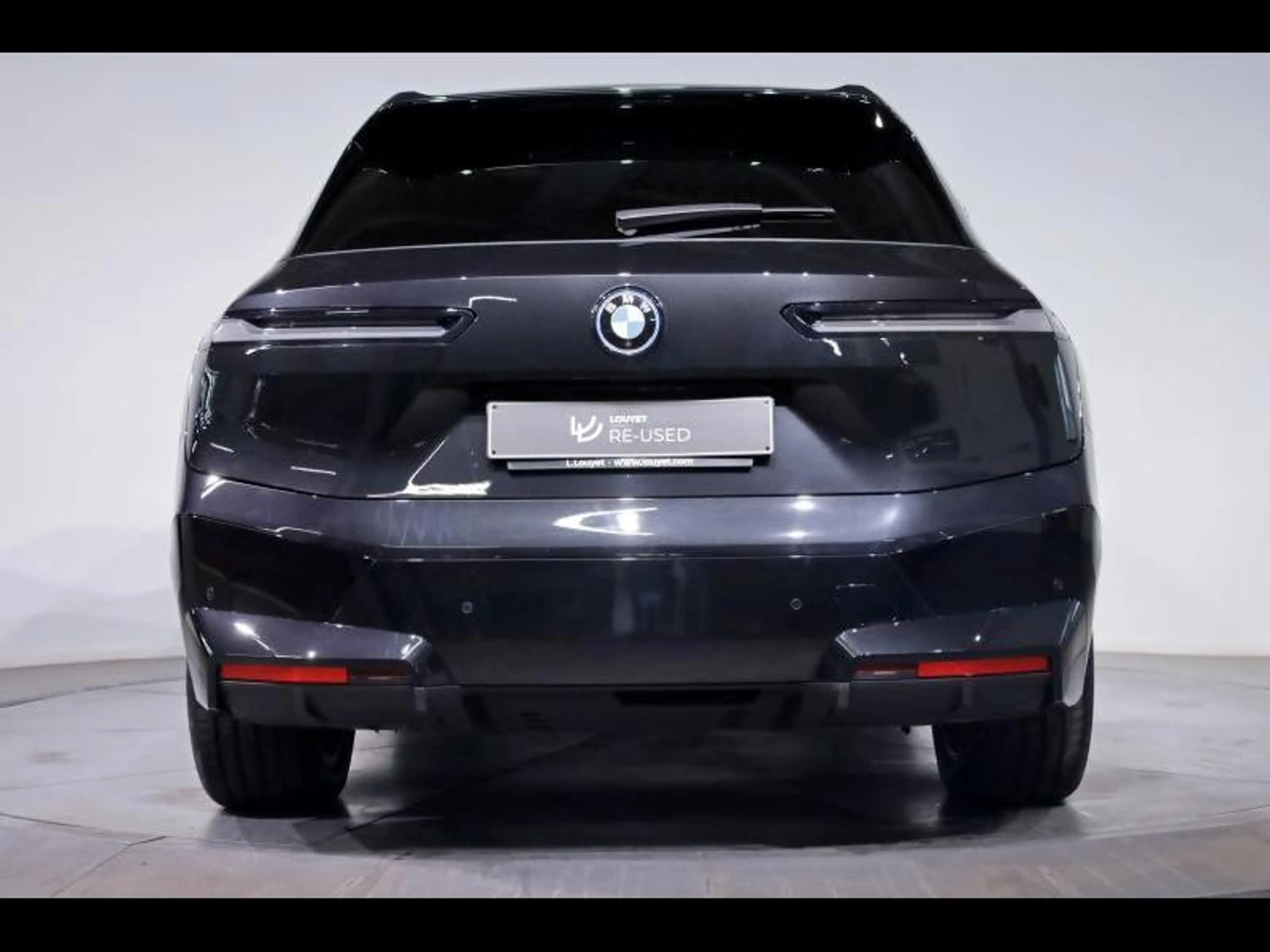 BMW iX xDrive50 Kit Sport — photo 4