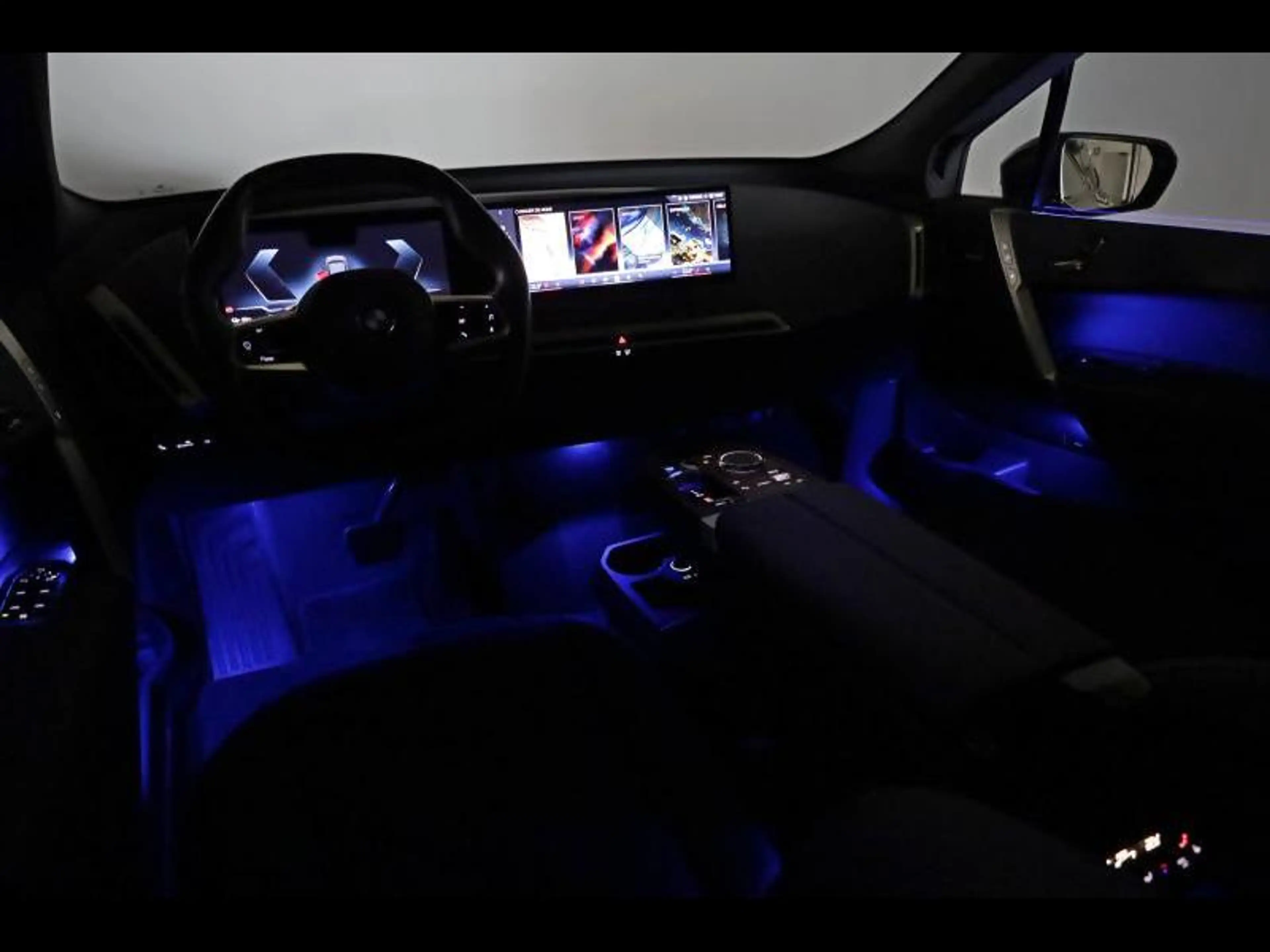 BMW iX xDrive50 Kit Sport — photo 12