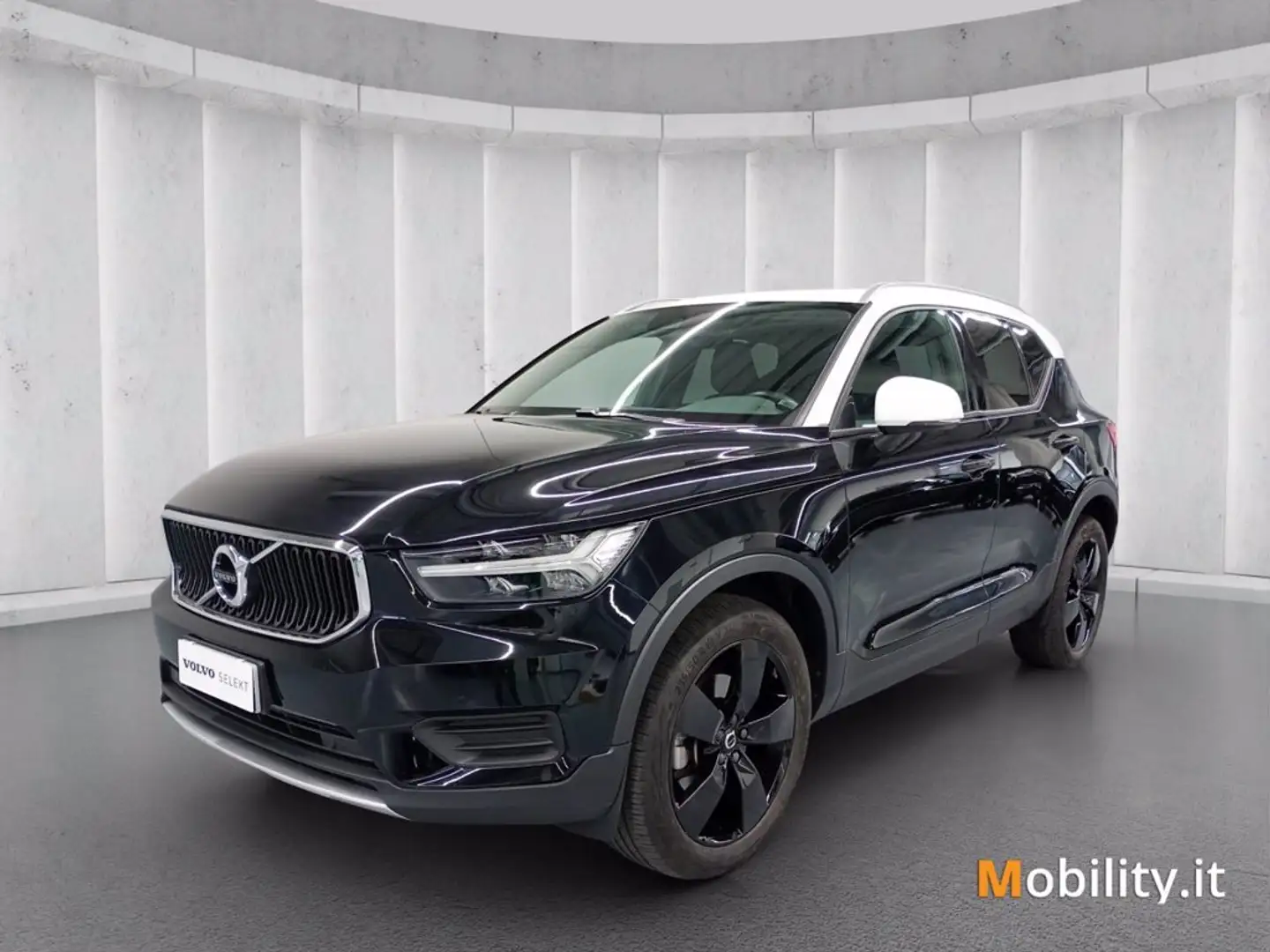 Volvo XC40 T4 Geartronic Momentum Schwarz - 1