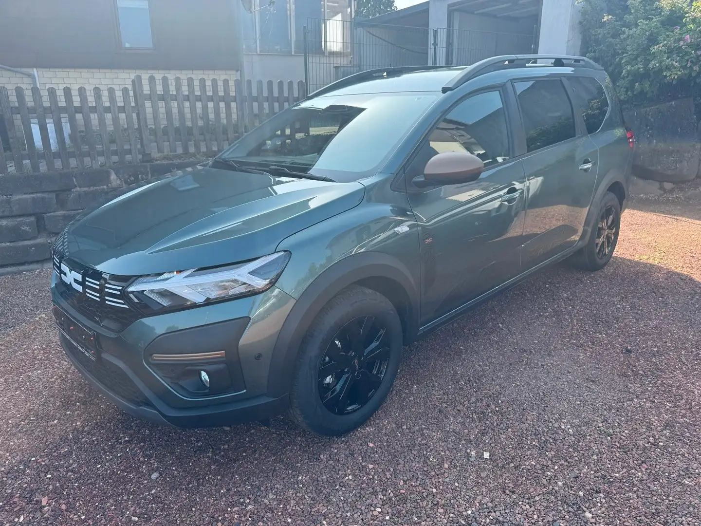 Dacia Jogger Extreme TCE 110 7-Sitzer Grün - 1