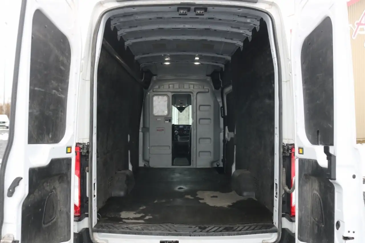 Ford Transit Cargo Van снимка Ford Transit Cargo Van