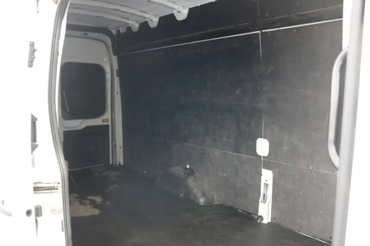Ford Transit Cargo Van снимка Ford Transit Cargo Van