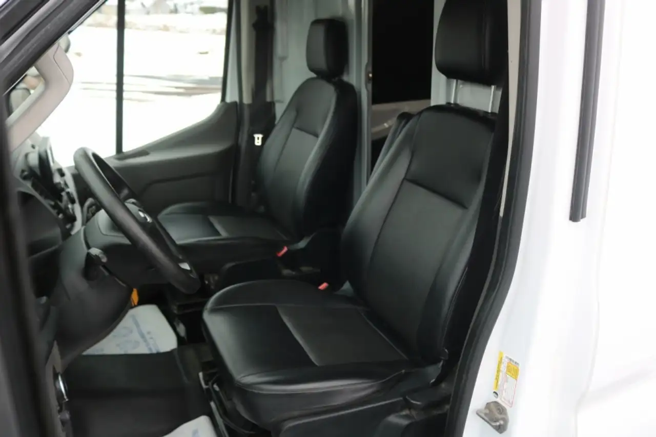 Ford Transit Cargo Van снимка Ford Transit Cargo Van