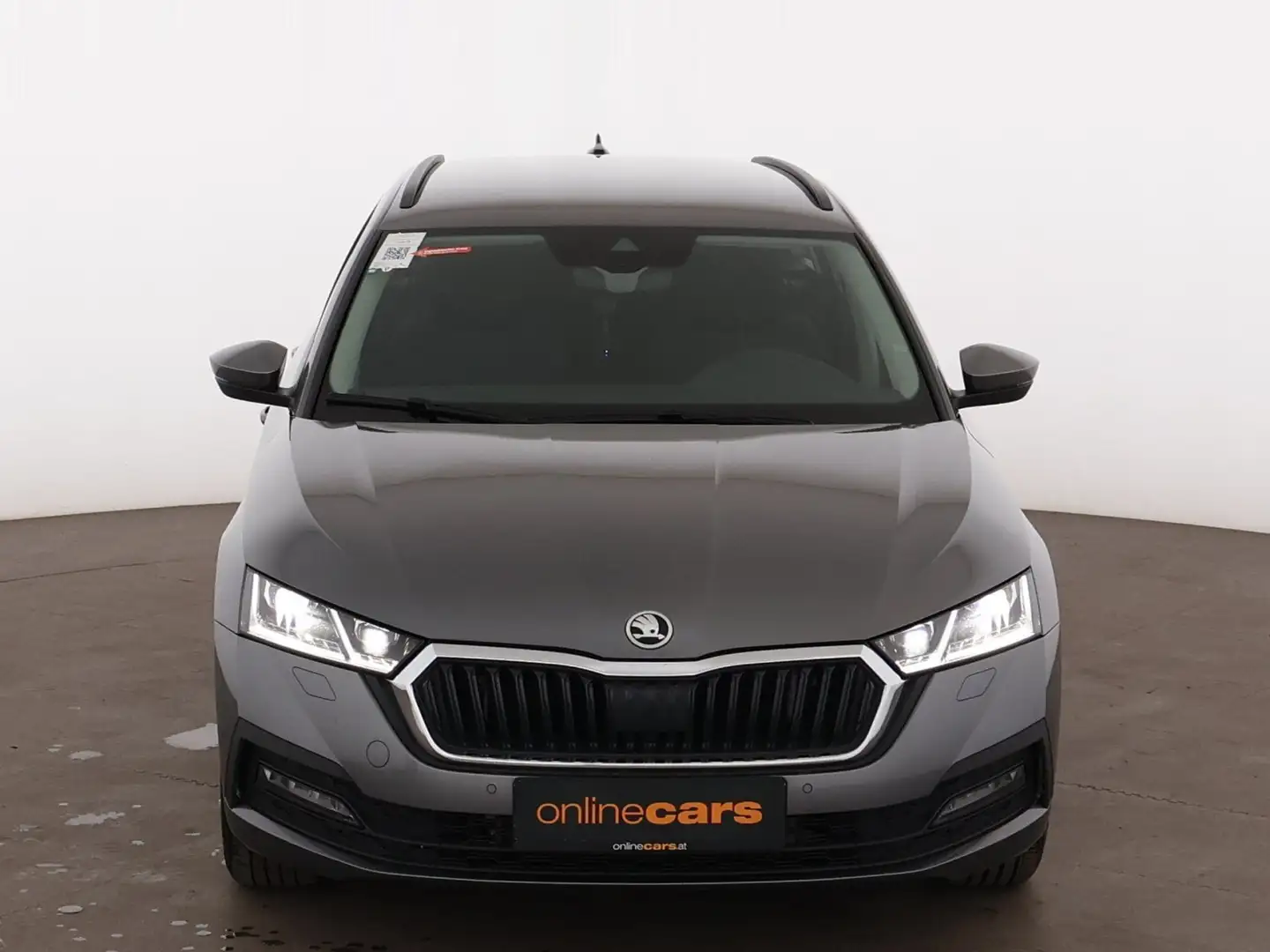 Skoda Octavia Combi 2.0 TDI Ambition Aut MATRIX RADAR Grau - 2