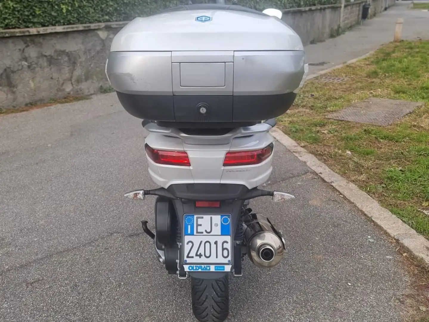 Piaggio MP3 500 BUSINESS ABS-ASR Bílá - 2
