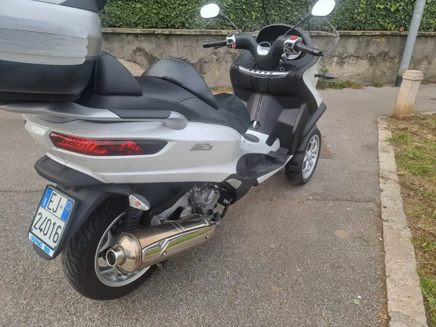 Piaggio MP3 500 BUSINESS ABS-ASR Bílá - 1