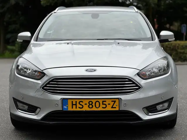 Ford Focus view 12