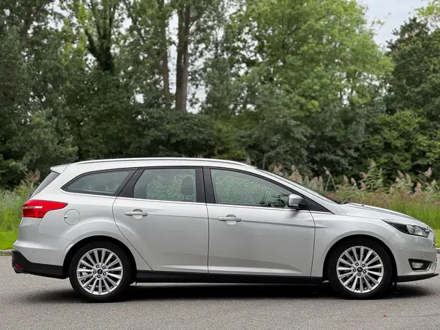 Ford Focus view 10