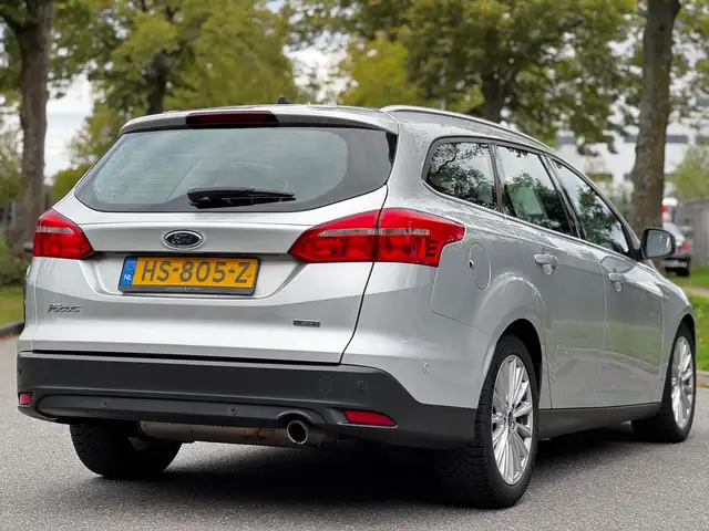 Ford Focus view 6