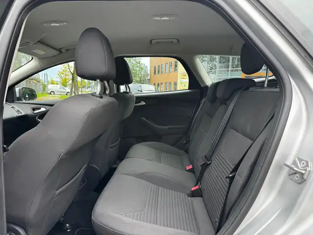Ford Focus view 15