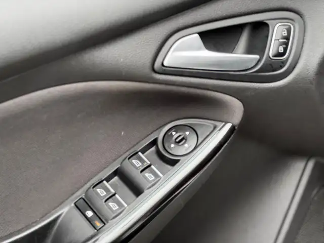 Ford Focus view 13
