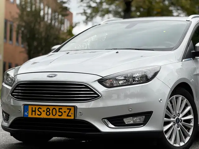Ford Focus view 9