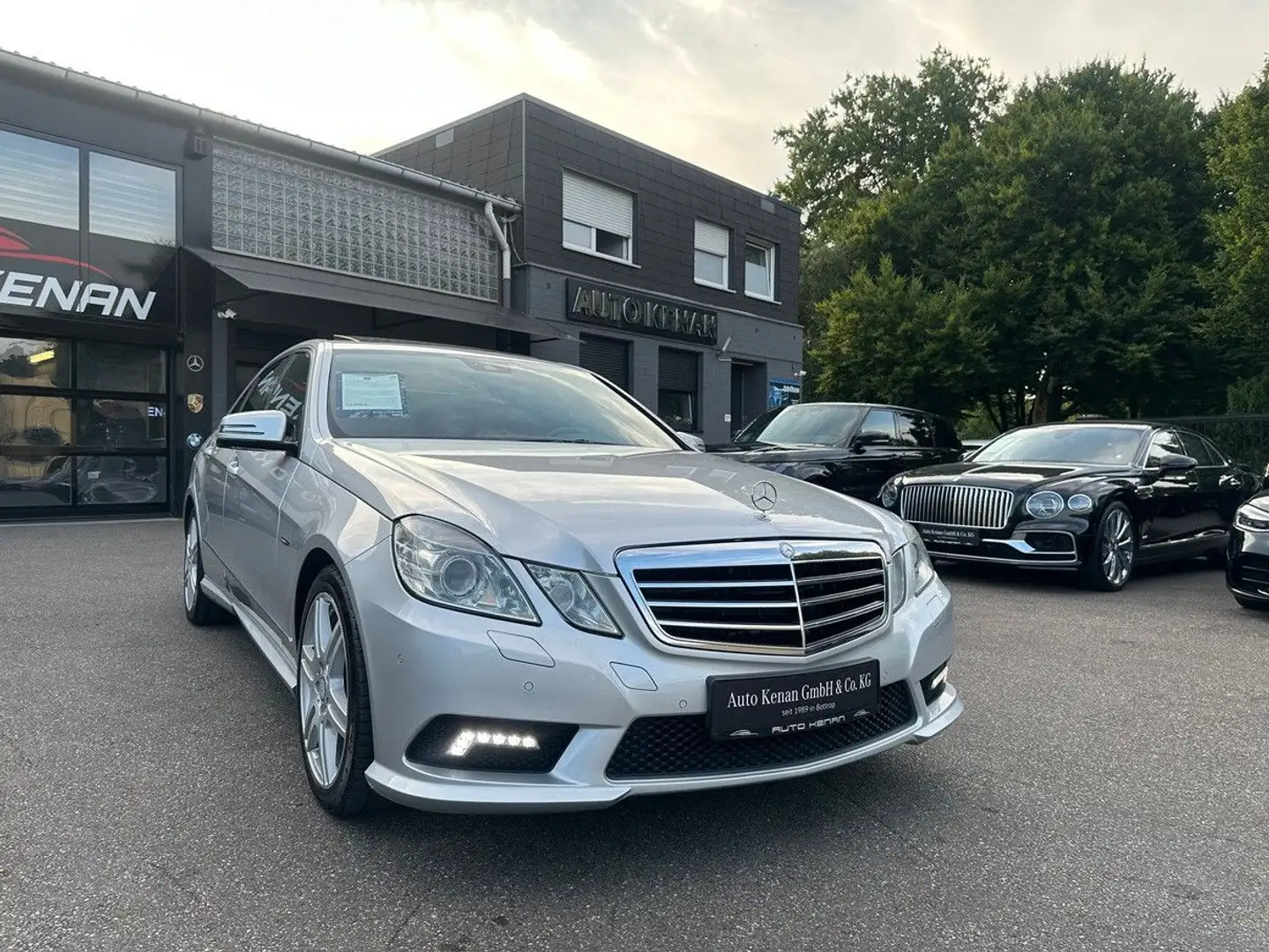 Mercedes-Benz E 350 CDI AMG Sport Paket Comand/Leder/SHD/AHK/18 Silber - 1