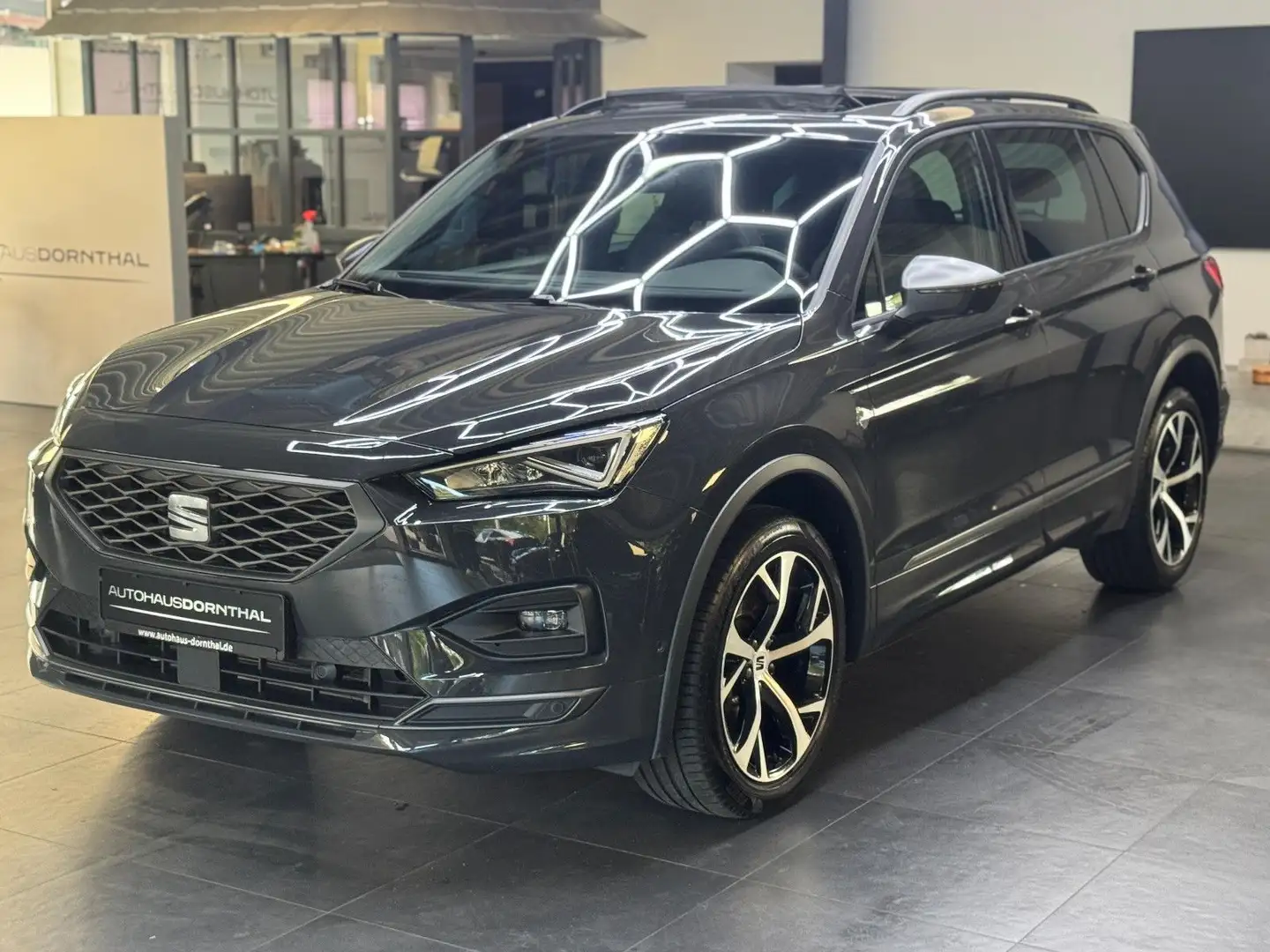 SEAT Tarraco FR 4Drive LED/PANO/AHK/STHZ/7SITZER Grau - 1