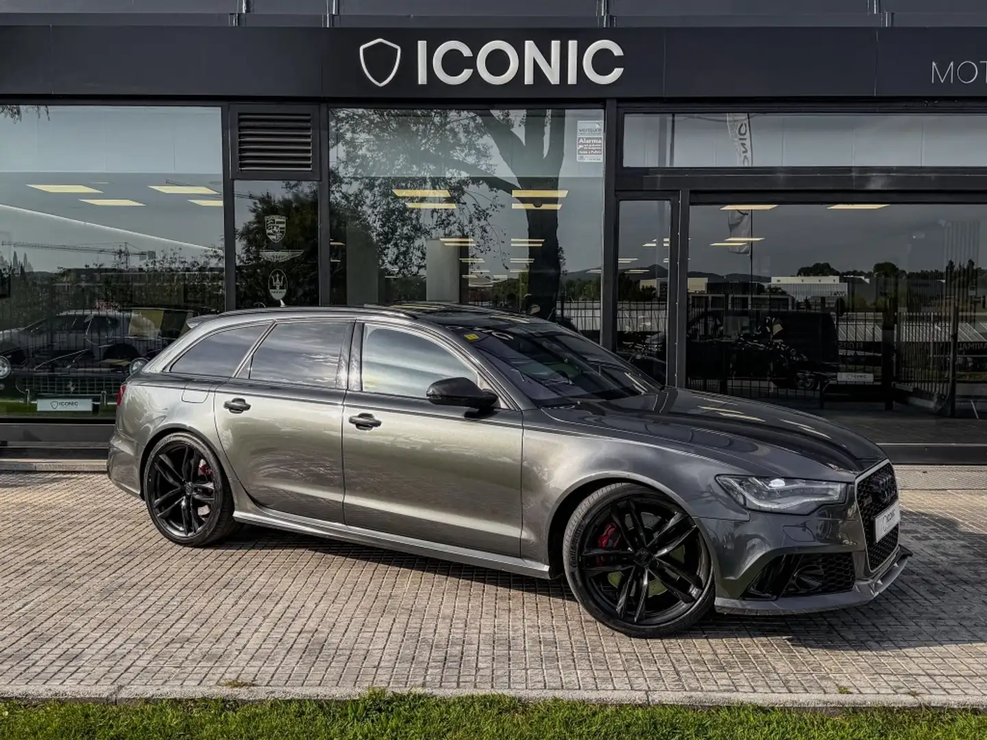 Audi RS6 Avant 4.0 TFSI quattro Tiptronic Grau - 1