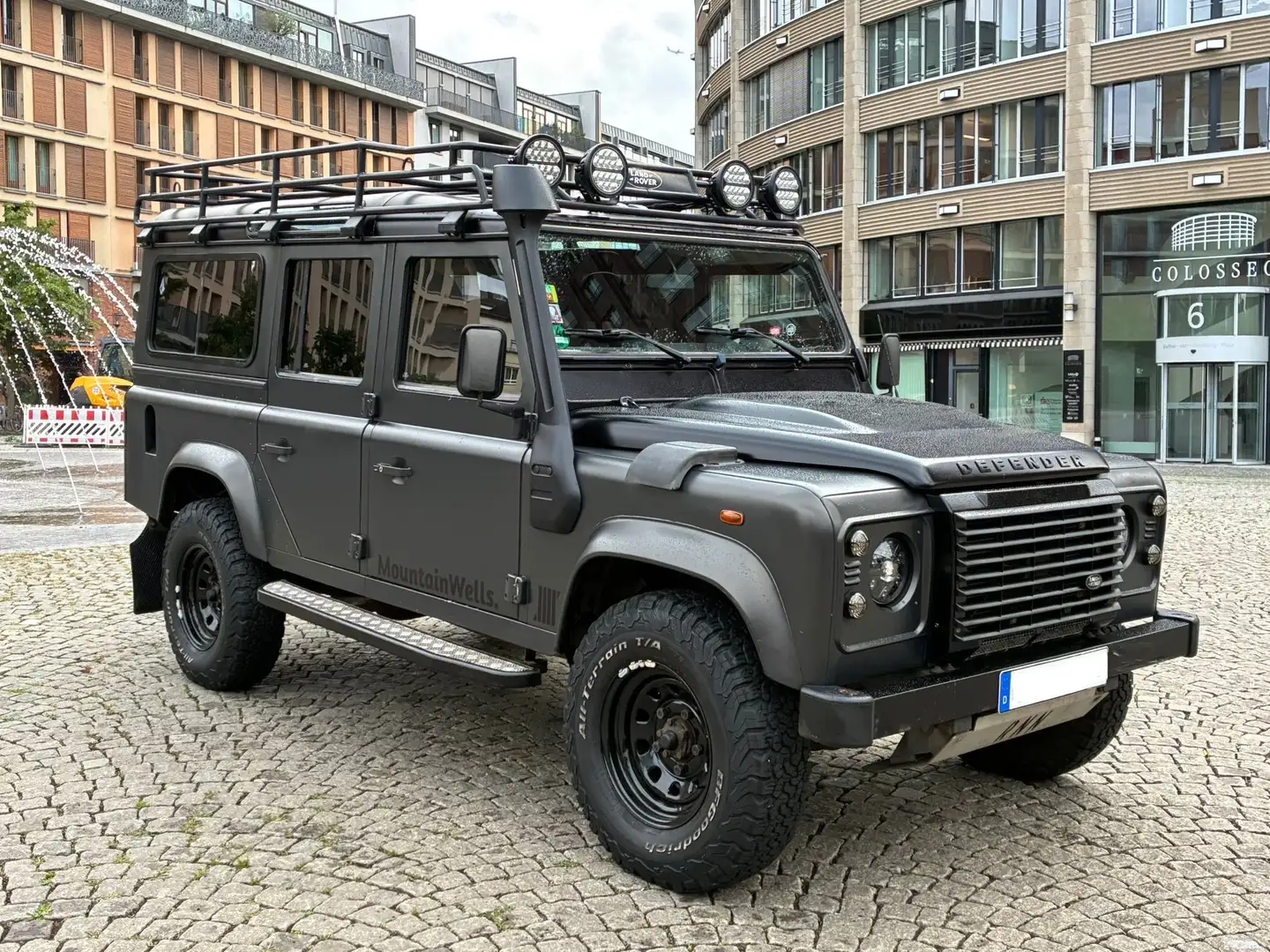 Land Rover Defender 110 Station Wagon SE 7-Sitzer Xenon Klima Černá - 1