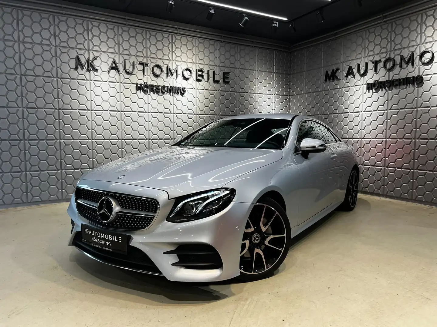 Mercedes-Benz E 220 E 220 d AMG-LINE*64Farben*MULTIBEAM*BURMESTER*RFK Grigio - 1
