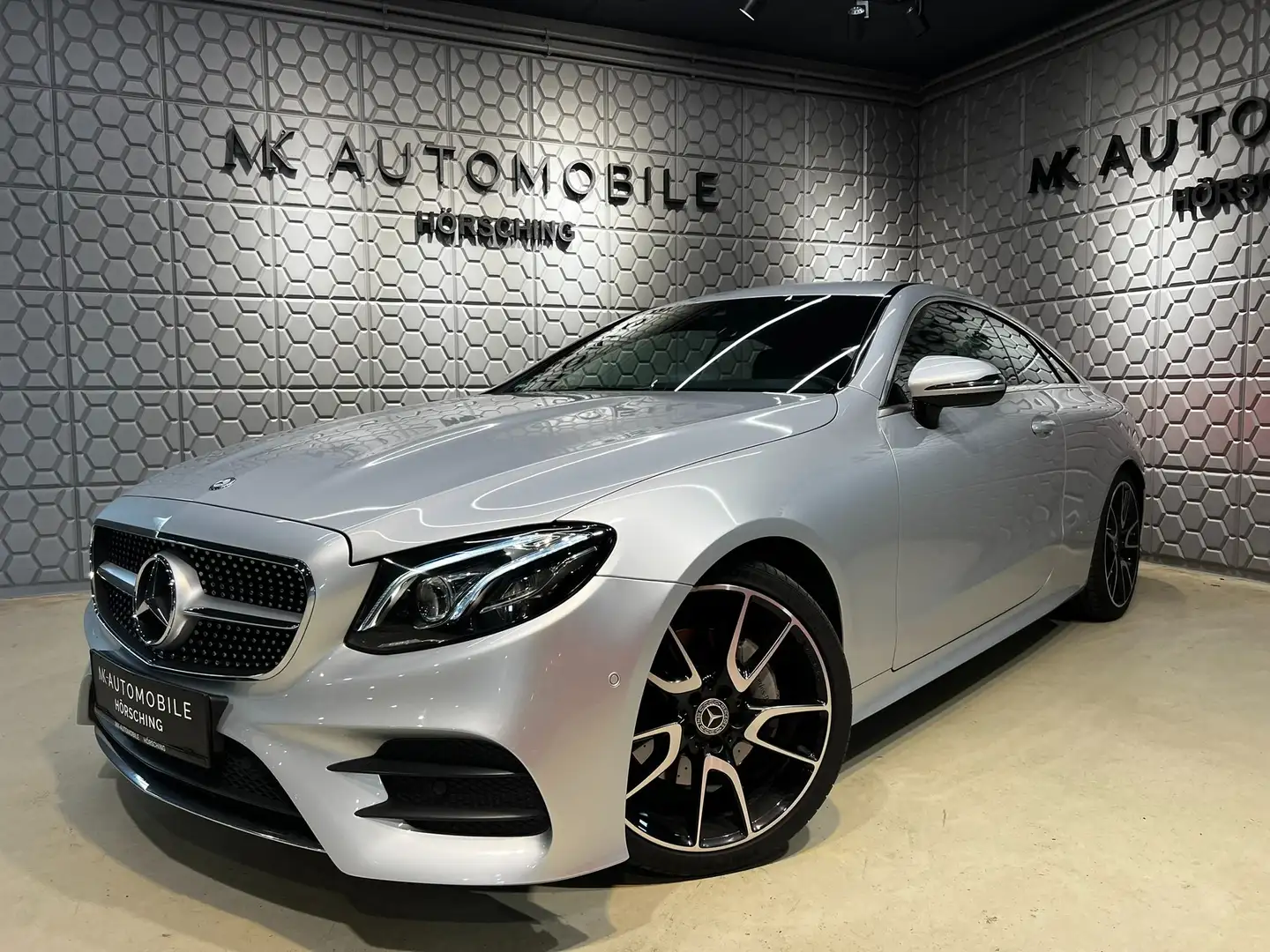 Mercedes-Benz E 220 E 220 d AMG-LINE*64Farben*MULTIBEAM*BURMESTER*RFK Grigio - 2