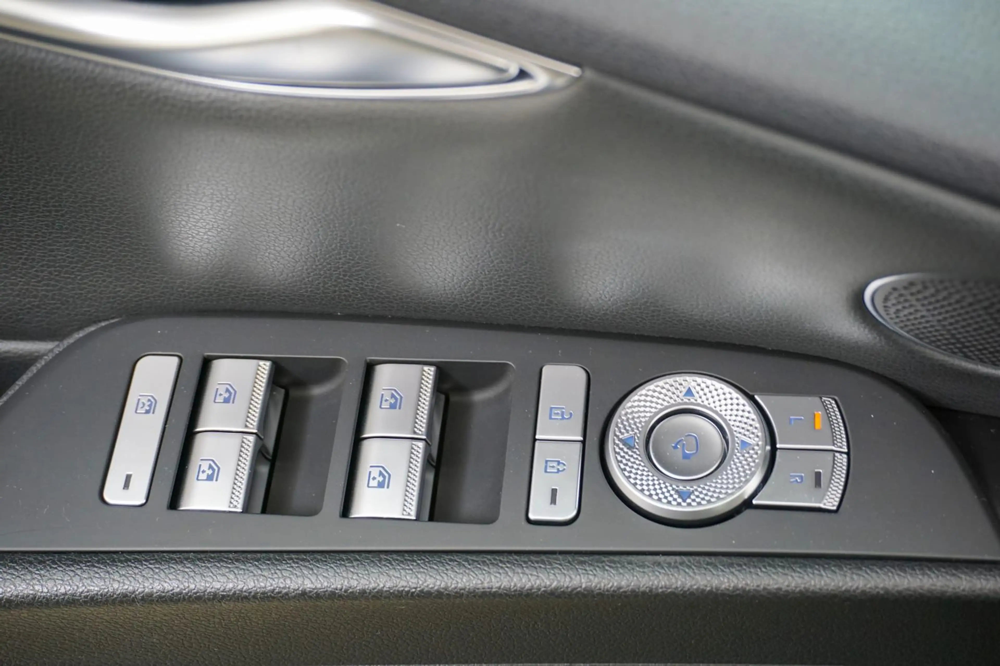 Genesis G80 Luxury Kamera ACC Leder — photo 14