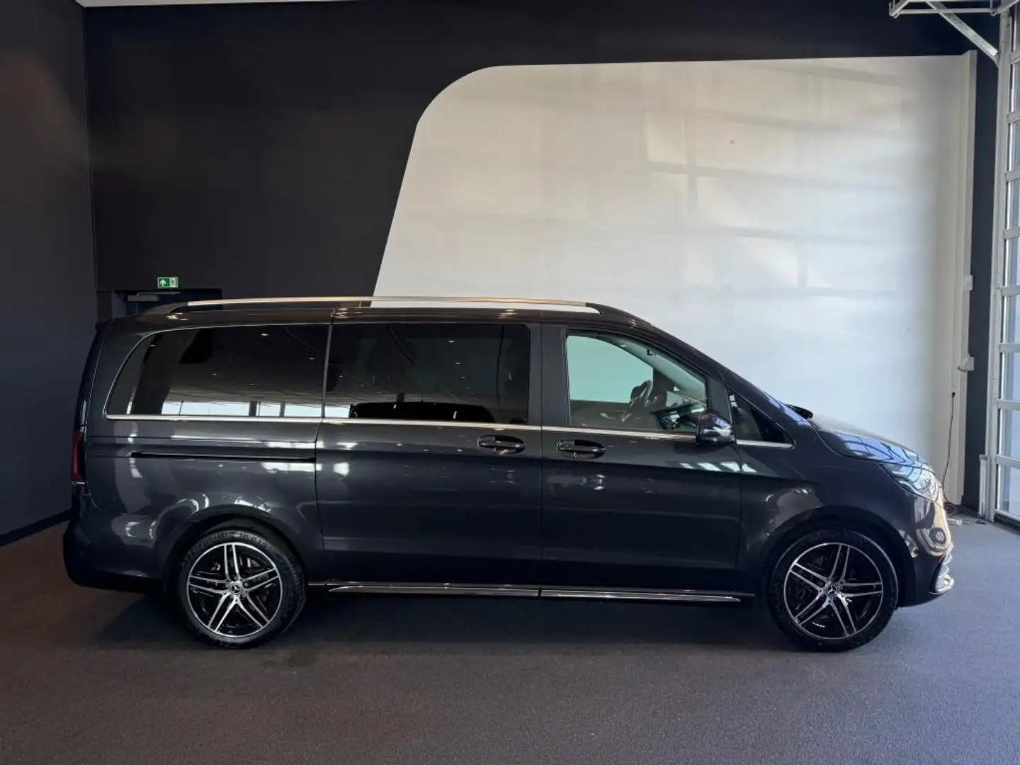 Mercedes-Benz V 300 d AVANTGARDE Lang +AMG+StHz+Avantgarde+AHK Gris - 1