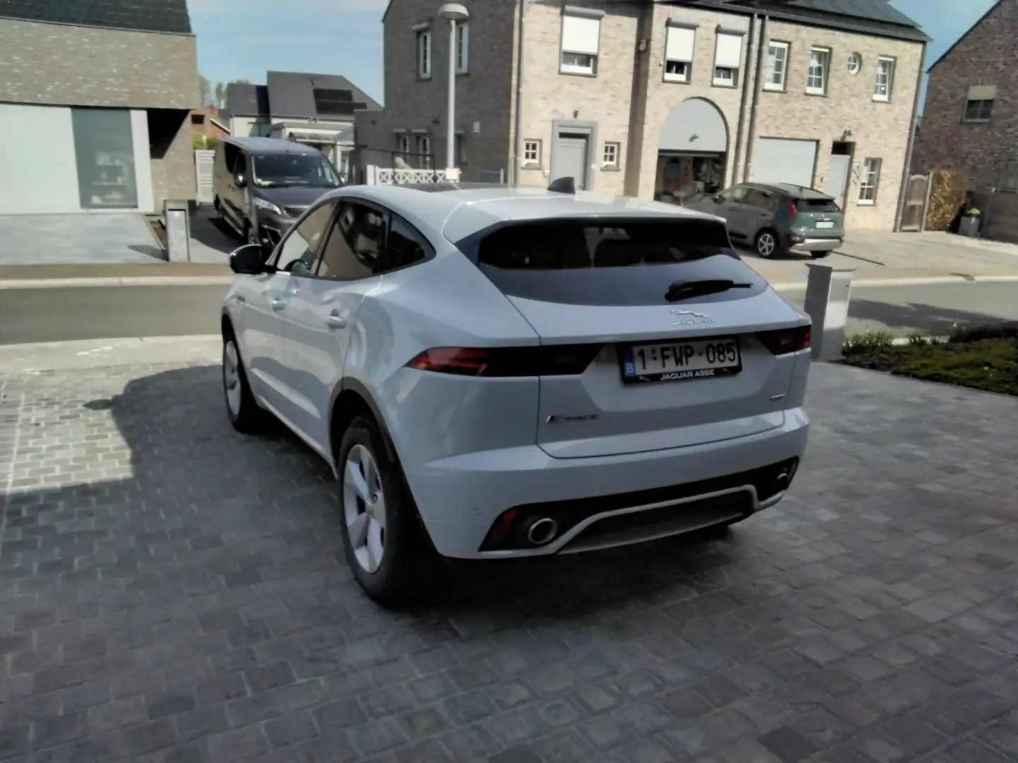 Jaguar E-Pace 2.0 D R-Dynamic SE (EU6.2) Wit - 2