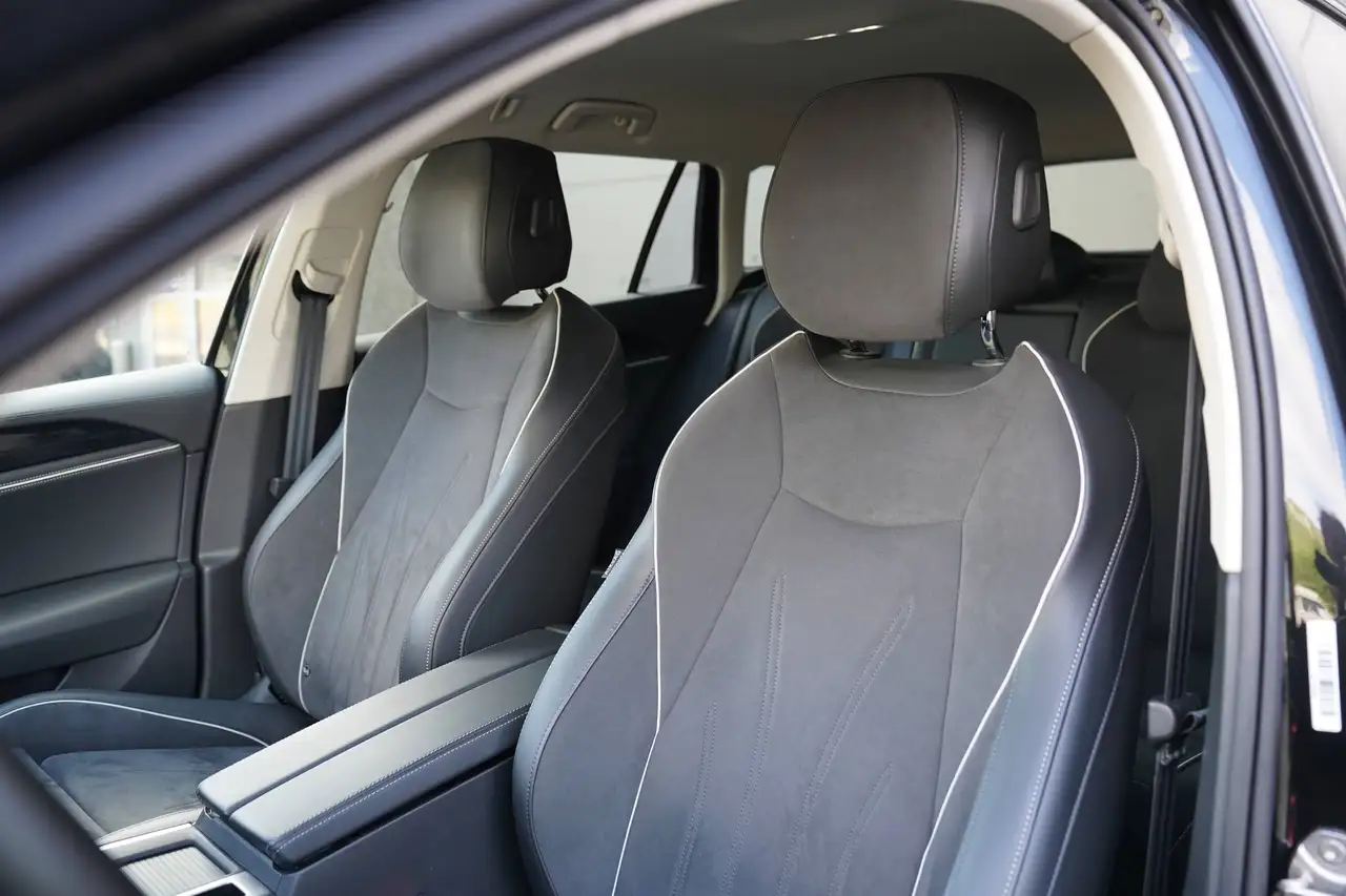 Volkswagen Passat Variant 1.5eTSI DSG *MASSAGE / TREKHAAK / 360 / ALCANTARA / ZETELVERWARMING / DRAADLOZE, миниатюра 5