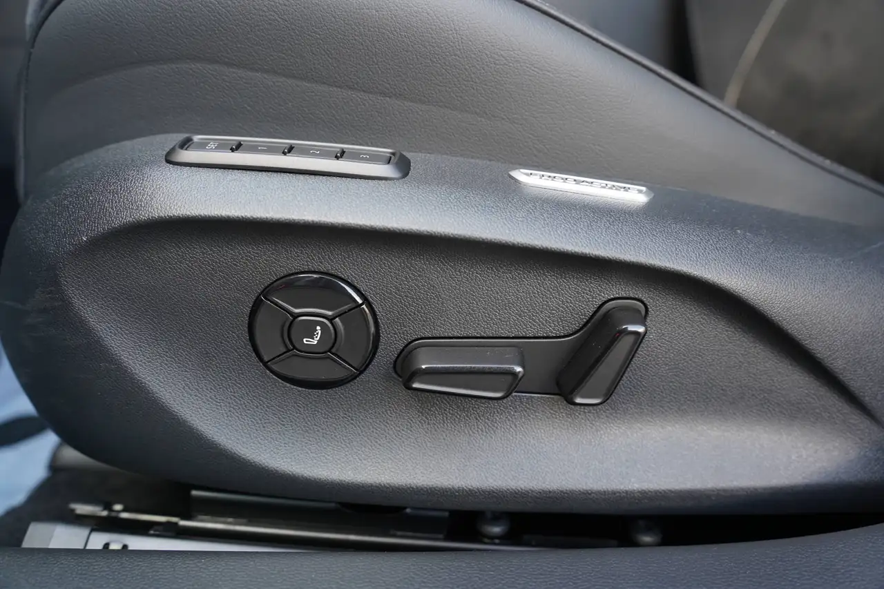Volkswagen Passat Variant 1.5eTSI DSG *MASSAGE / TREKHAAK / 360 / ALCANTARA / ZETELVERWARMING / DRAADLOZE, миниатюра 6