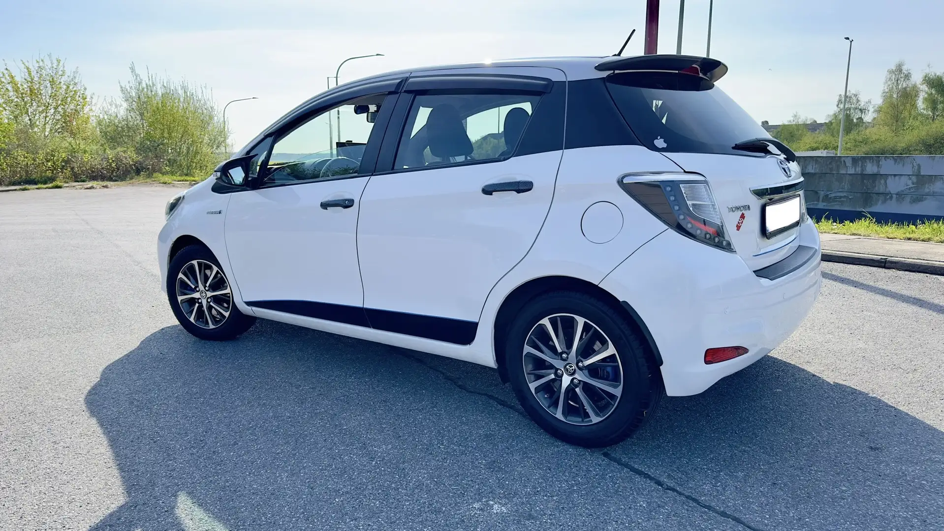 Toyota Yaris 1.5i VVT-i Hybrid Comfort E-CVT - 2