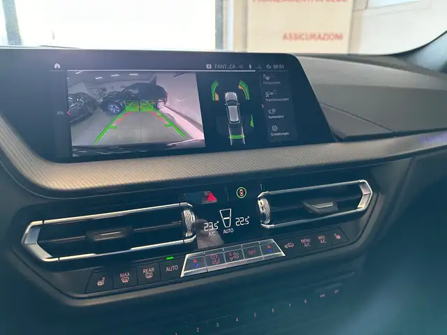 BMW 1 Series view 13