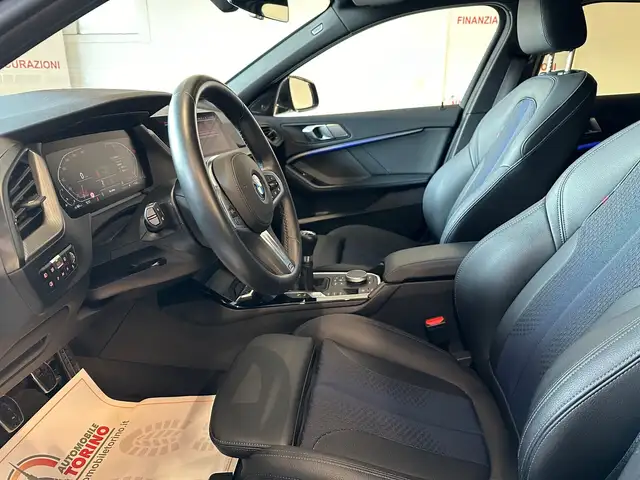 BMW 1 Series view 10