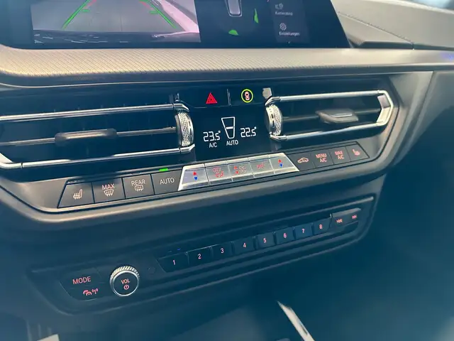 BMW 1 Series view 18
