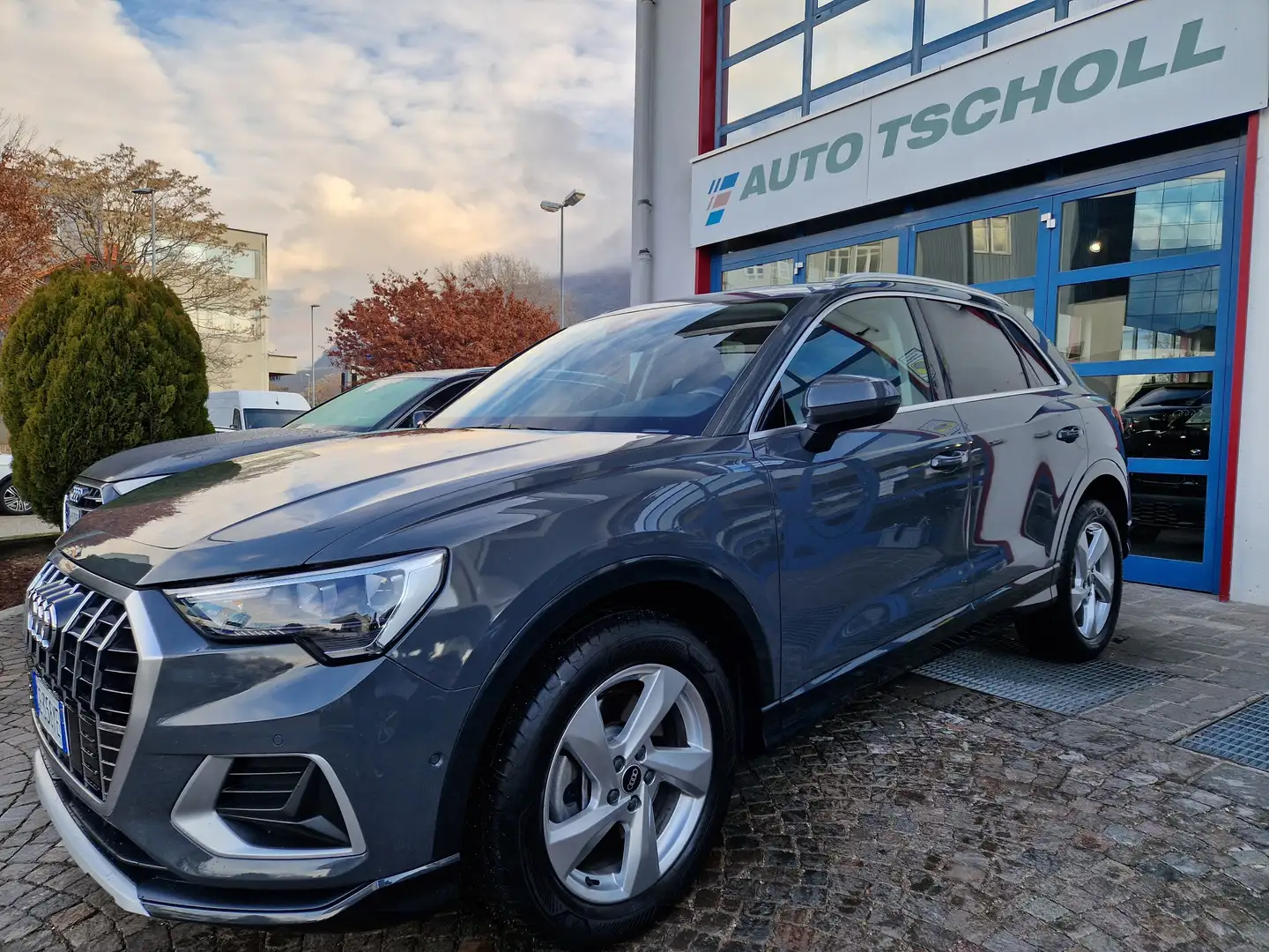 Audi Q3 40TDI quattro advanced VirCock ACC LED 18"Navi PDC Grau - 1