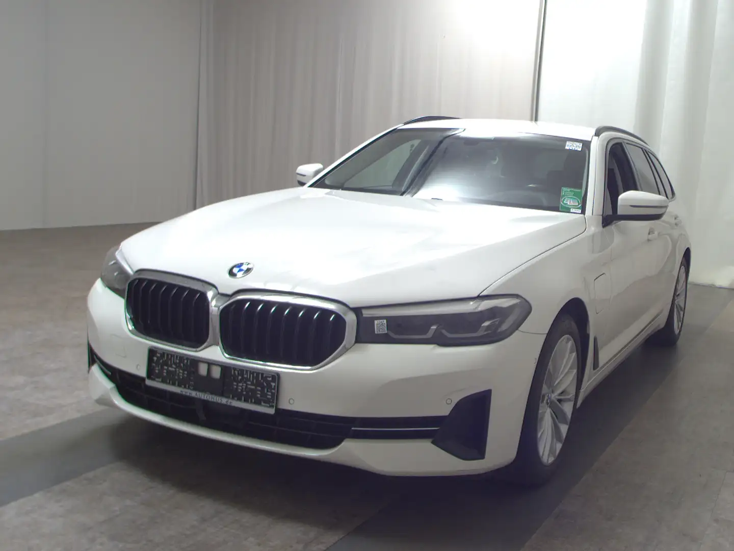 BMW 530 e Touring xDr Navi LED LC-Pro HuD HiFi AHK Weiß - 2